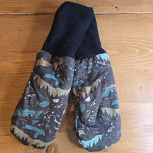 Load image into Gallery viewer, Childrens Mittens Size 8-9 years